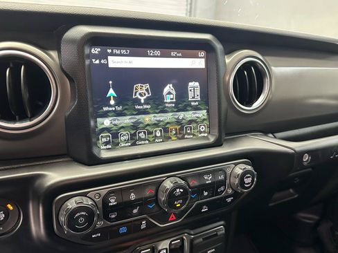 Used 2022 Jeep Wrangler Unlimited Rubicon 4xe w/ Cold Weather Group AWD/4WD image 24