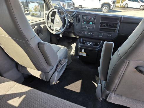 Used 2025 Chevrolet Express 3500 LS image 6