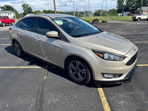 Used 2018 Ford Focus SE w/ SE Appearance Package FWD image 1