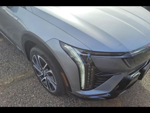 Used 2025 Cadillac Optiq Sport 2 w/ LPO, Floor Liner Package image 4