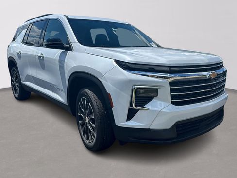 New 2026 Chevrolet Traverse LT w/ Sun and Wheel Package FWD image 2