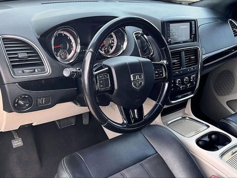 Used 2020 Dodge Grand Caravan SXT image 17