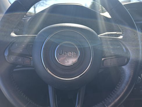Used 2018 Jeep Renegade Altitude image 17