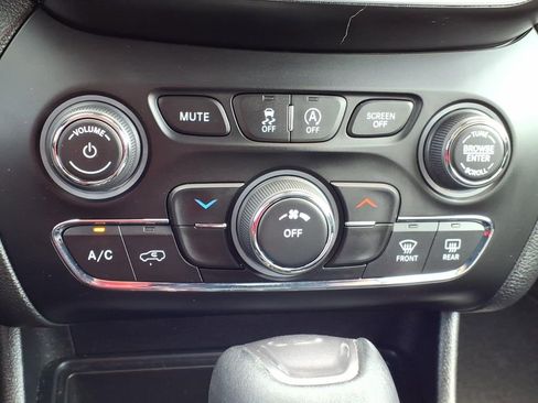 Used 2021 Jeep Cherokee Latitude Lux AWD/4WD image 23