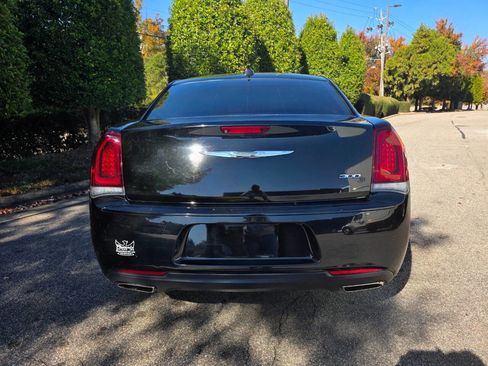 Used 2019 Chrysler 300 S image 4