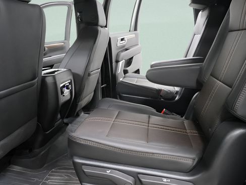 Used 2026 Chevrolet Suburban High Country AWD/4WD image 27