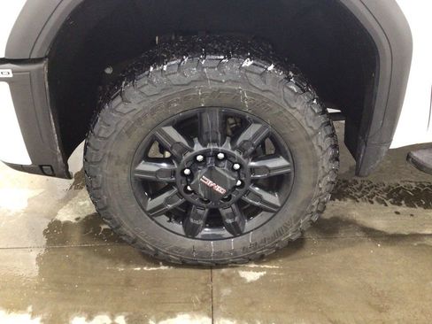 Used 2024 GMC Sierra 2500 AT4 w/ AT4 Premium Plus Package image 8
