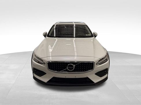 Used 2022 Volvo V60 T5 Cross Country AWD/4WD image 8