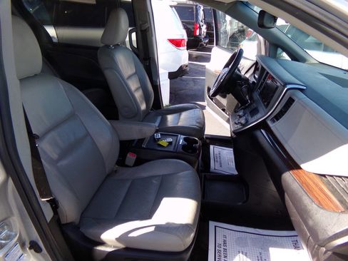 Used 2015 Toyota Sienna Limited Premium image 29