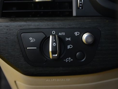 Used 2018 Audi A4 2.0T allroad Prestige image 15