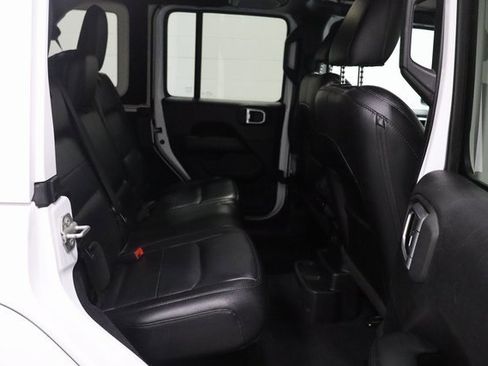 Used 2020 Jeep Wrangler Unlimited Sahara image 16