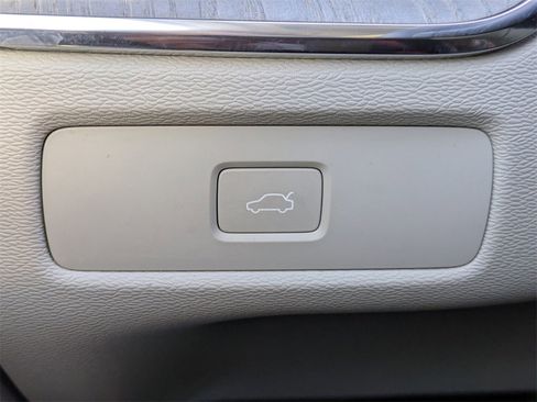 Certified 2023 Volvo XC60 B5 Plus image 32