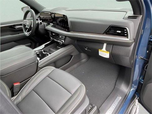 New 2025 Chevrolet Suburban Premier image 32