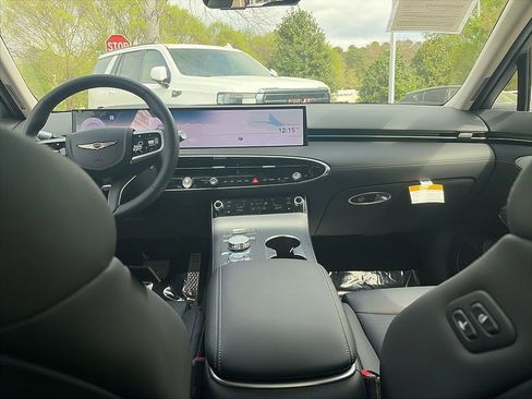 Used 2026 Genesis GV70 2.5T Select image 5