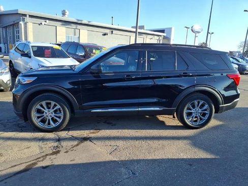 Certified 2022 Ford Explorer XLT w/ Equipment Group 202A image 3