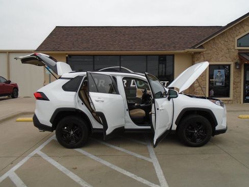 Used 2021 Toyota RAV4 XLE image 21