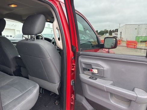Used 2016 RAM 1500 Classic SLT AWD/4WD image 16