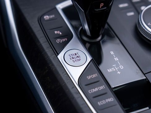 Certified 2022 BMW 330i xDrive Sedan w/ M Sport Package image 21