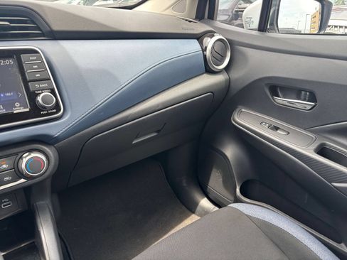 Used 2025 Nissan Versa SV FWD image 33