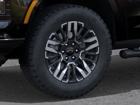 New 2026 Chevrolet Suburban Z71 image 11