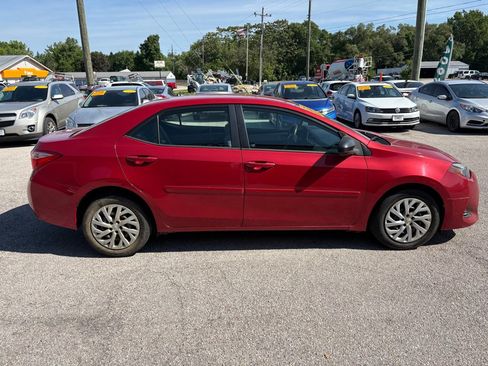 Used 2017 Toyota Corolla LE FWD image 3