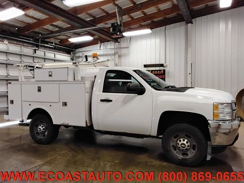 Used 2013 Chevrolet Silverado 2500 W/T AWD/4WD image 2