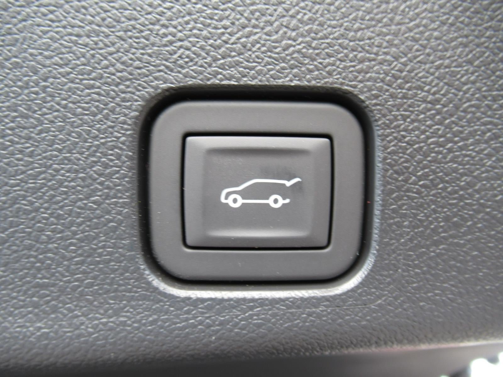 New 2026 Chevrolet Traverse RS w/ LPO, Floor Liner Package FWD image 41