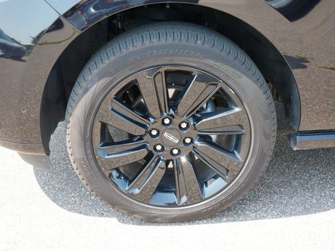 Used 2024 Lincoln Navigator Reserve w/ Equipment Group 201A AWD/4WD image 8