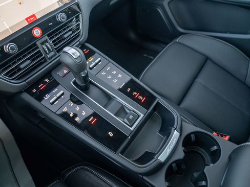 New 2026 Porsche Macan image 20