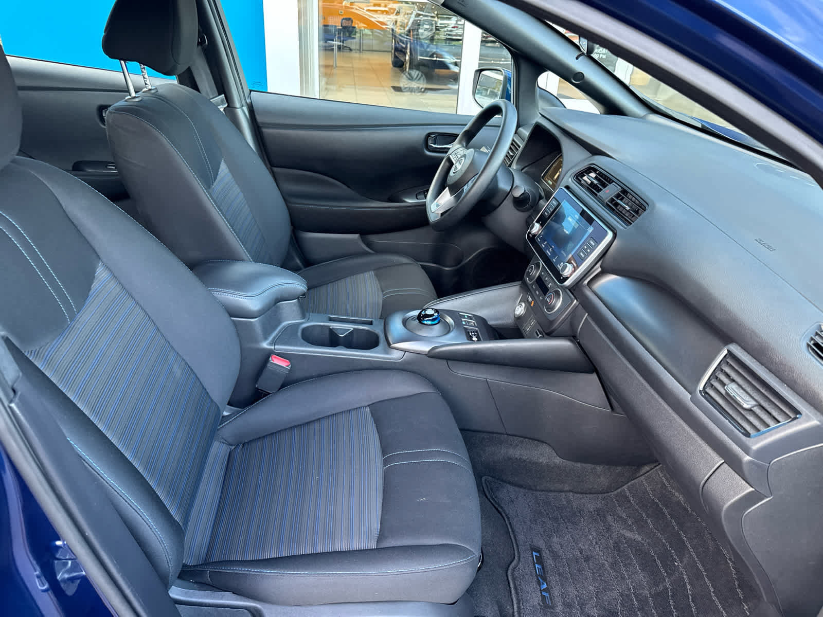 Used 2025 Nissan Leaf S FWD image 4