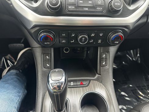 Used 2019 GMC Acadia SLT FWD image 13