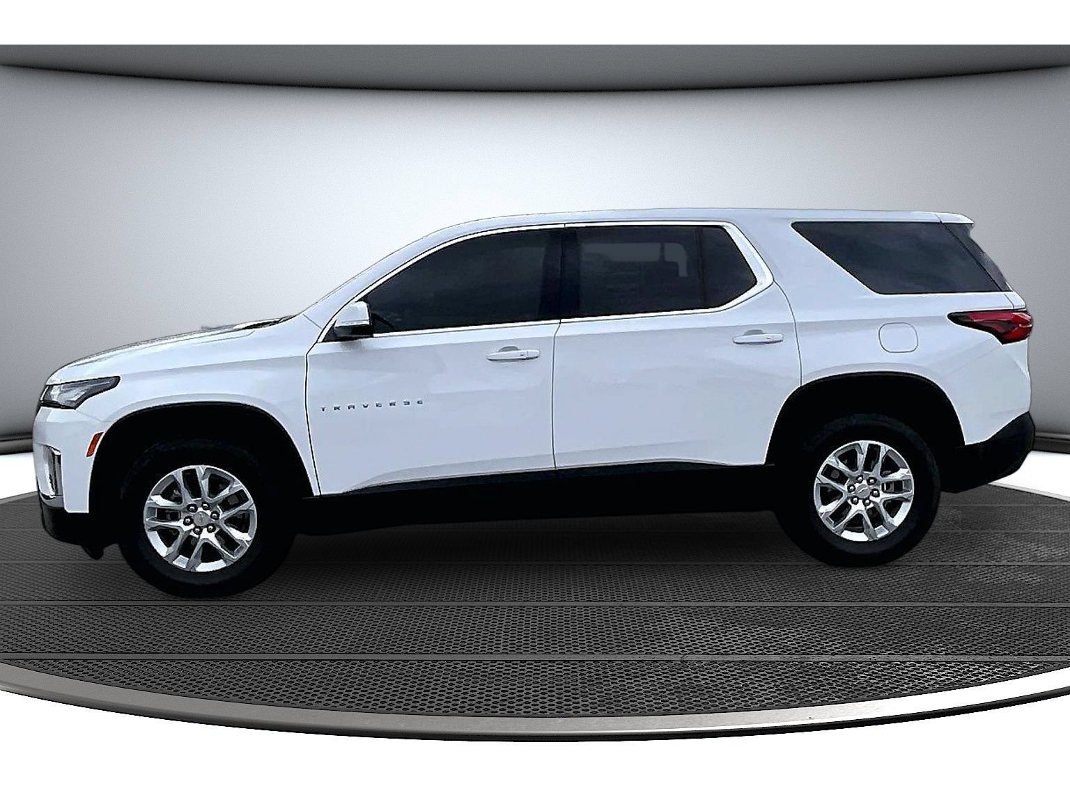 Used 2024 Chevrolet Traverse LS w/ Safety Package FWD image 16