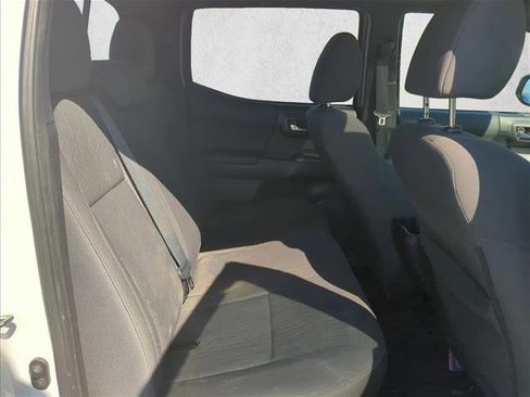 Used 2017 Toyota Tacoma TRD Off-Road image 22