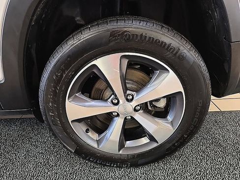Used 2021 Jeep Cherokee Limited AWD/4WD image 40