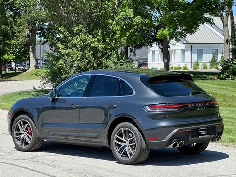 Certified 2022 Porsche Macan S AWD/4WD image 3