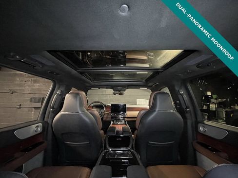 Used 2022 Lincoln Navigator Reserve image 4