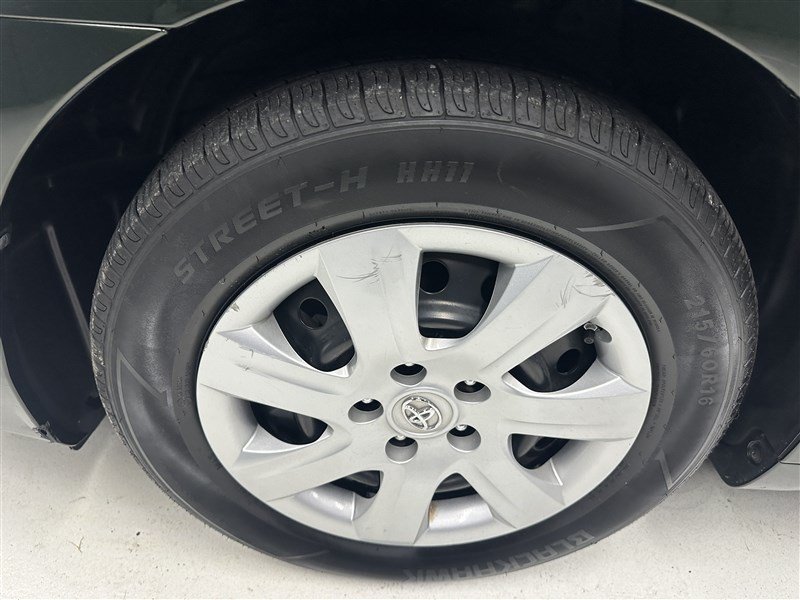 Used 2011 Toyota Camry LE FWD image 15