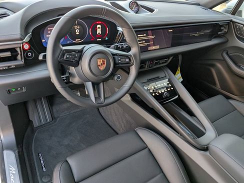New 2025 Porsche Macan 4S Electric AWD/4WD image 4