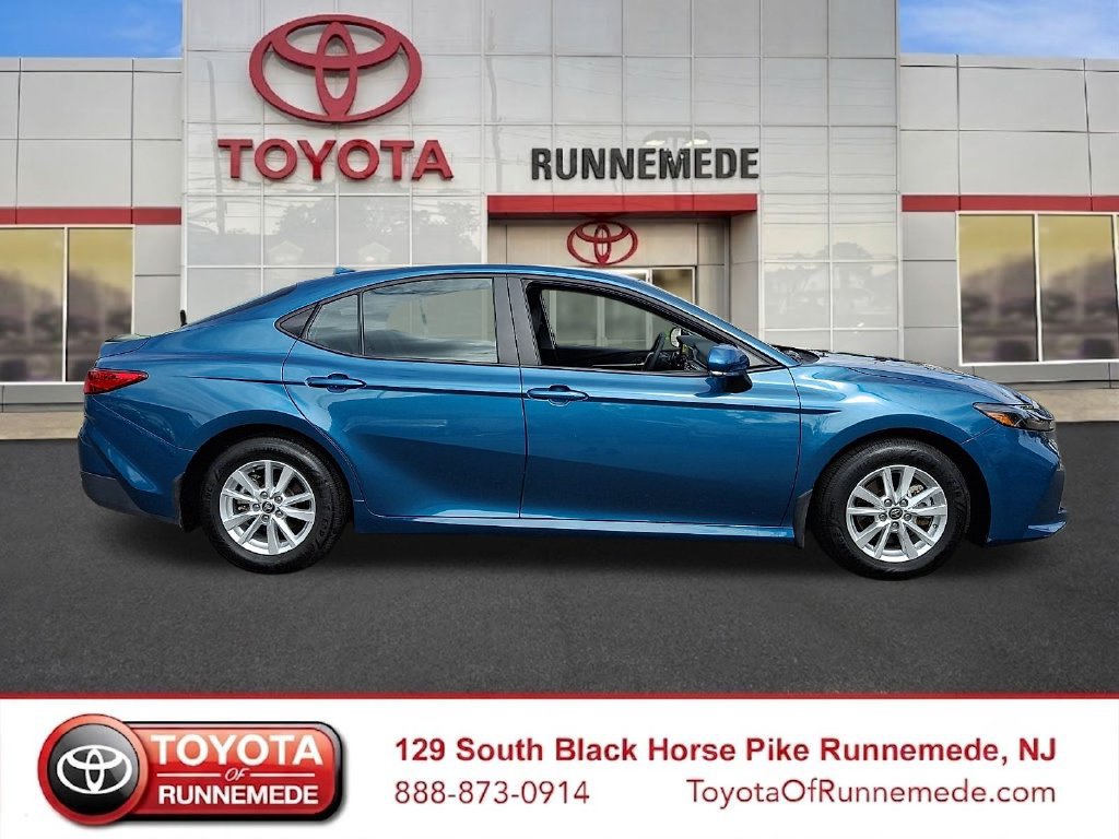 Used 2025 Toyota Camry LE w/ Convenience Package FWD image 7