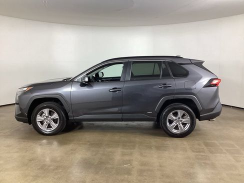 Used 2023 Toyota RAV4 XLE AWD/4WD image 8