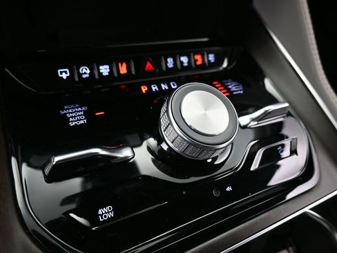 Used 2024 Jeep Grand Wagoneer L Base image 33