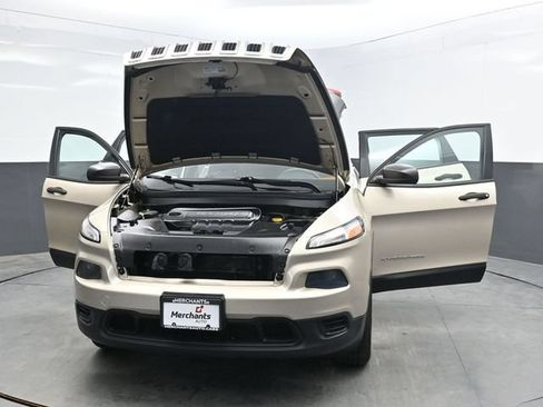 Used 2015 Jeep Cherokee Sport w/ Cold Weather Group AWD/4WD image 44