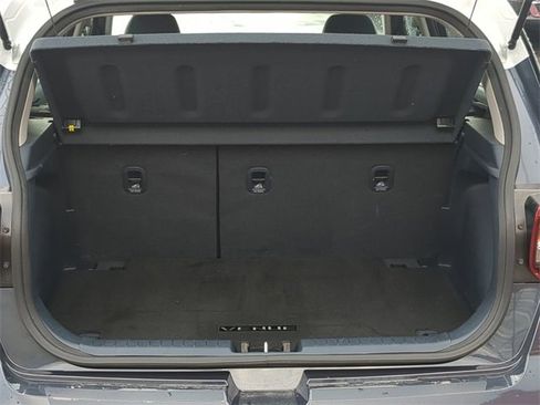 Used 2023 Hyundai Venue Limited image 30