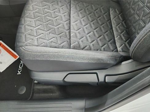 Used 2025 Nissan Kicks SV image 17