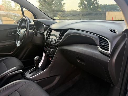 Used 2019 Chevrolet Trax LT w/ LT Convenience Package AWD/4WD image 19