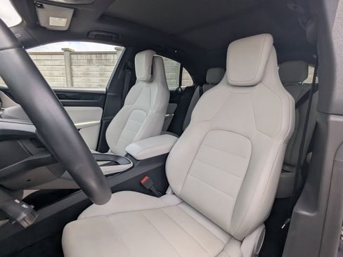 Certified 2025 Porsche Macan Electric RWD image 4
