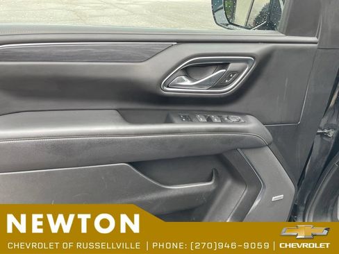 Used 2024 GMC Yukon SLT RWD image 8