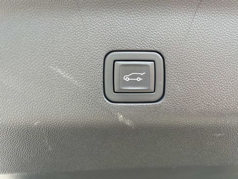 Used 2023 Chevrolet Tahoe Z71 w/ Luxury Package image 14