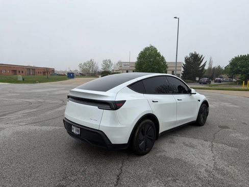 Used 2026 Tesla Model Y Long Range AWD/4WD image 4