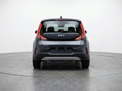 Used 2025 Kia Soul LX w/ LX Technology Package FWD image 7